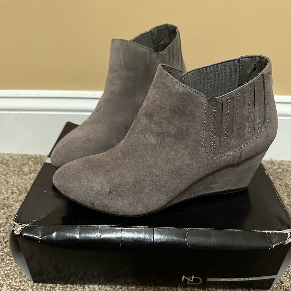 New Directions Wedge Suede Shoes